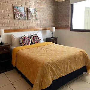https://villa-nola.guatemalaantiguahotels.com
